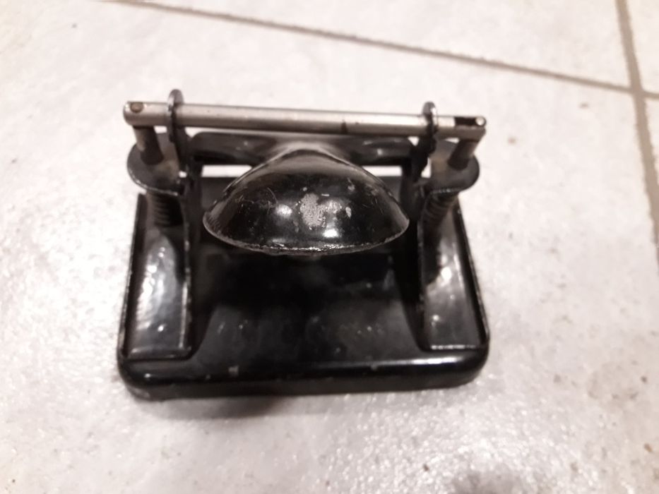 Стар перфоратор за хартия