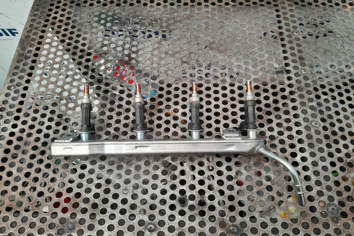 Rampa injectoare 0280158213, 2320947010 Toyota Yaris XP130 [2011 - 20
