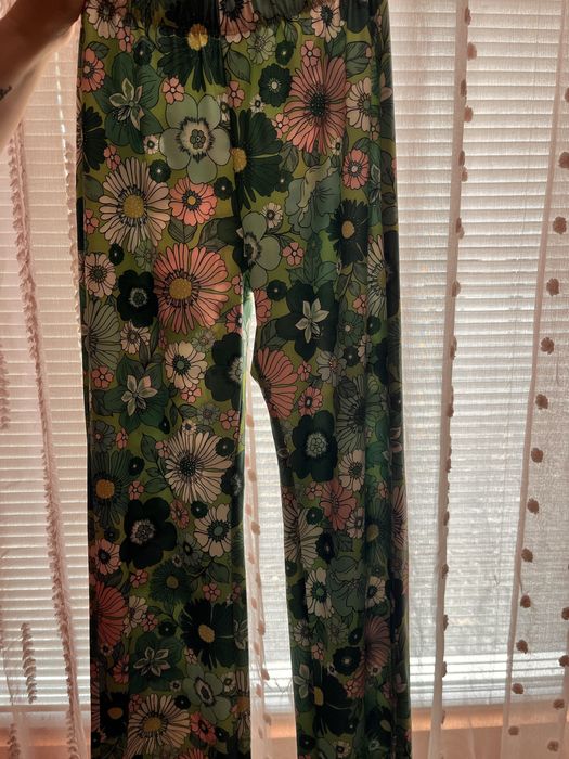 Дамски панталони с широк крачол