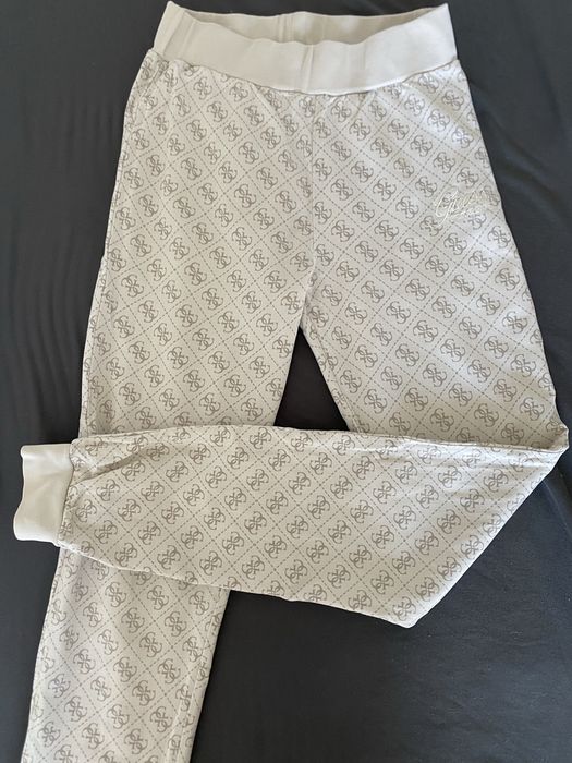 Клин Nike, панталон и долнище Guess