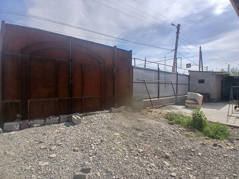 Осы үлкен үй сатылады