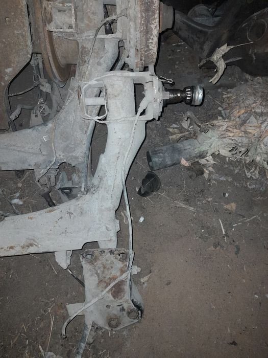 Задняя балка в сборе пасат Б-3 Б-4