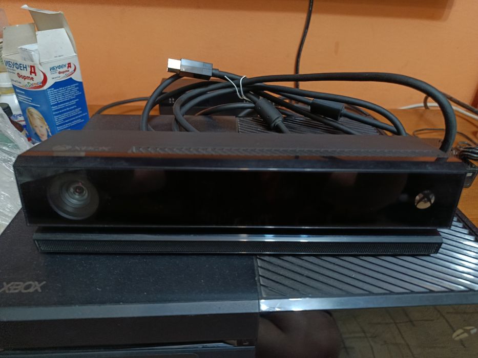 Продам Xbox One 2 геймпада