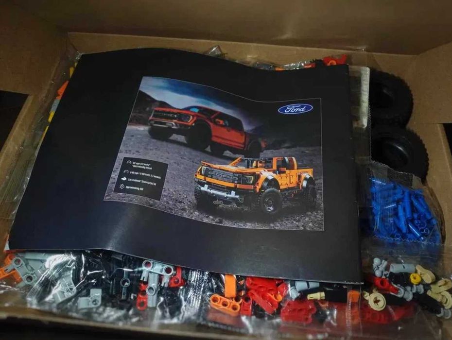 NOU TIP masina teren Ford F150 Raptor Technic TIP 42126