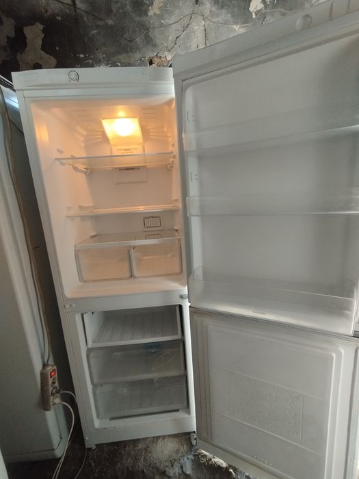 Продам холодильник Индезит