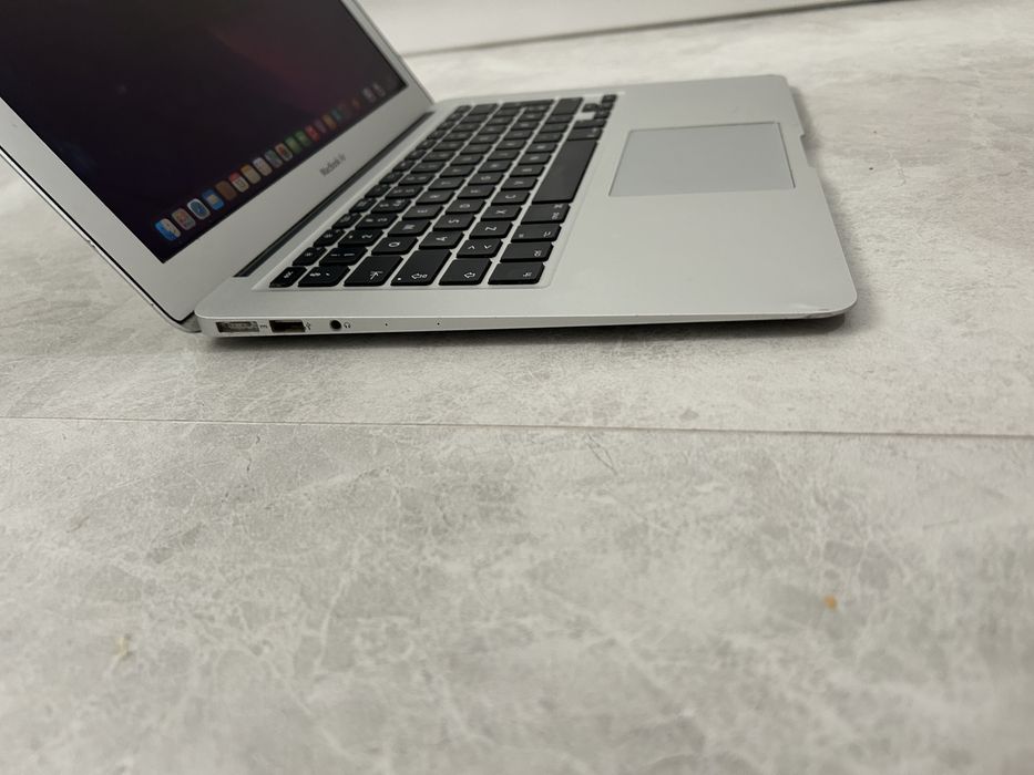 Macbook Air 2015 8 gb ram i5 128 ssd