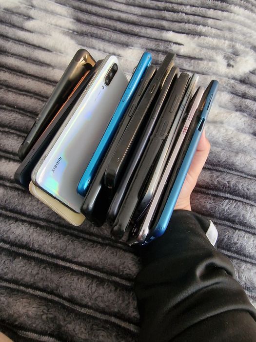 Vând telefone de piese