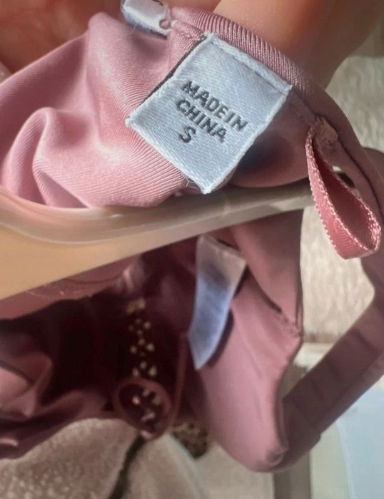 Guess Bustiera Sport Noua