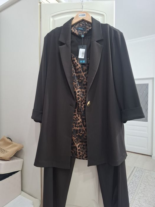 Женский брючный костюм (тройка)