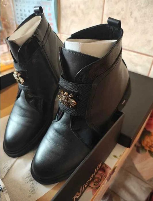 Vand ghete pentru dama, piele, marimea 41