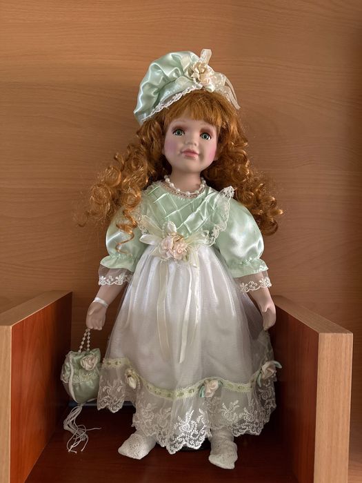 Продам кукол фарфоровых