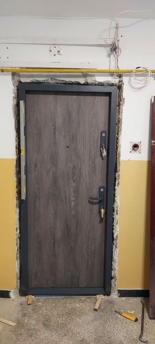 Montaj si vânzare de usi