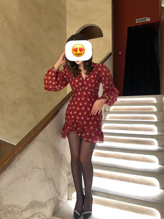 Короткое красное платье