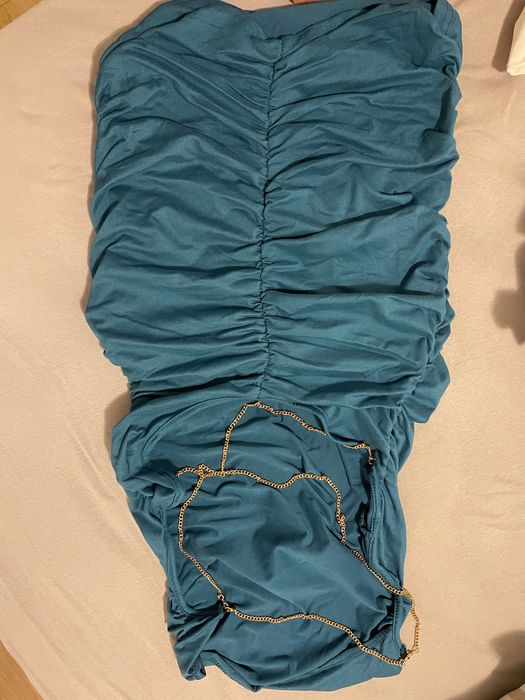 Елегантни рокли с гол гръб