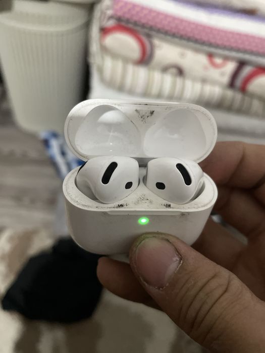 AirPods 4 наушники