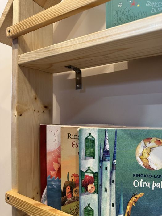 Biblioteca tip Montessori din lemn - raft pentru carti copii
