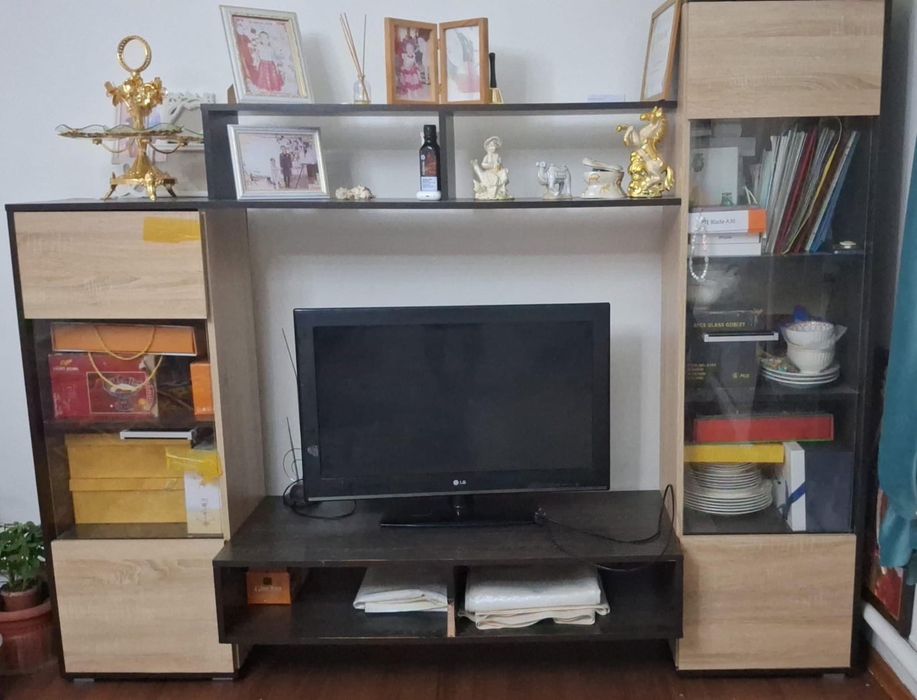 Продается мебель под телевизор , кухонный гарнитур прихожая