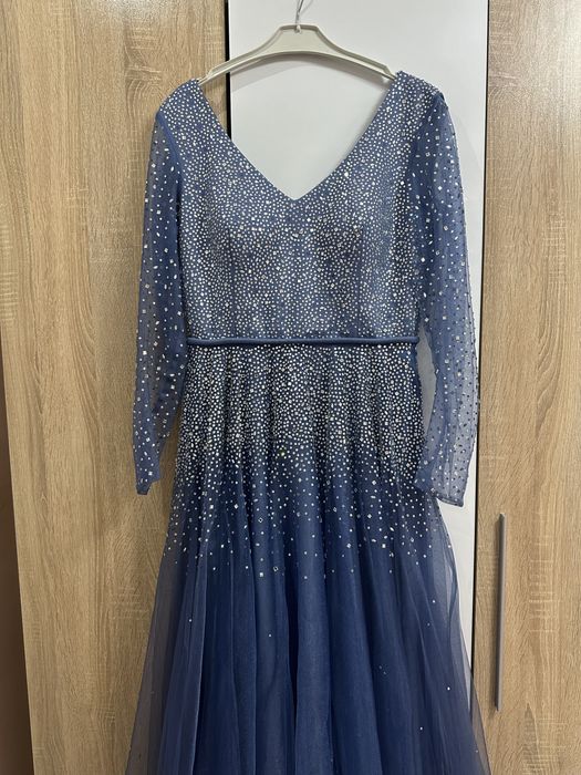 Продавам официална/бална рокля