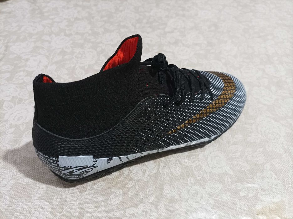 Бутсы футбольные