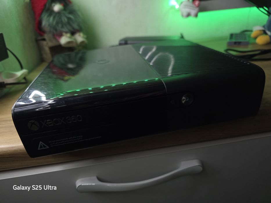 Xbox 360 E (Winchester) + Kinect + диски