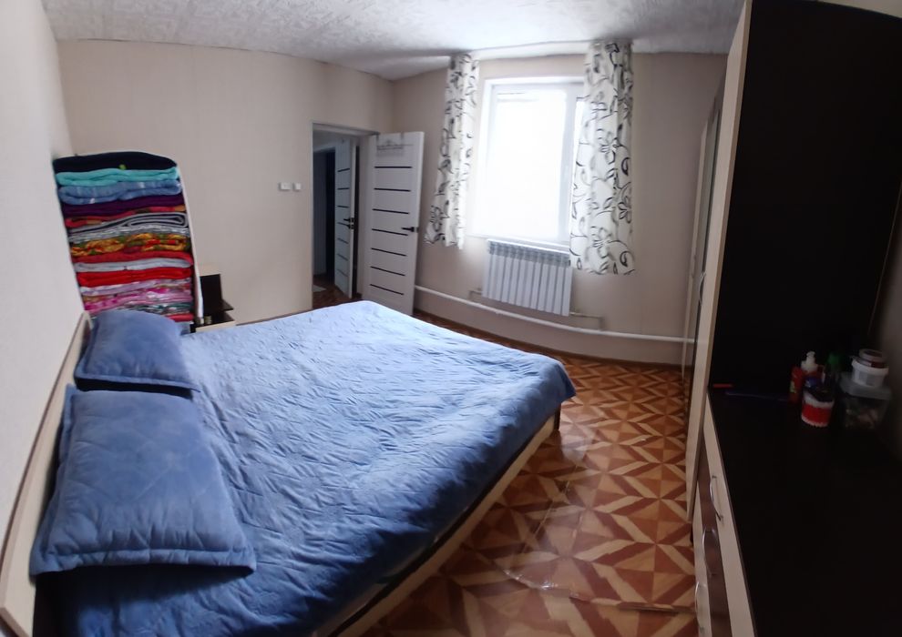 Продам дом + две времянки