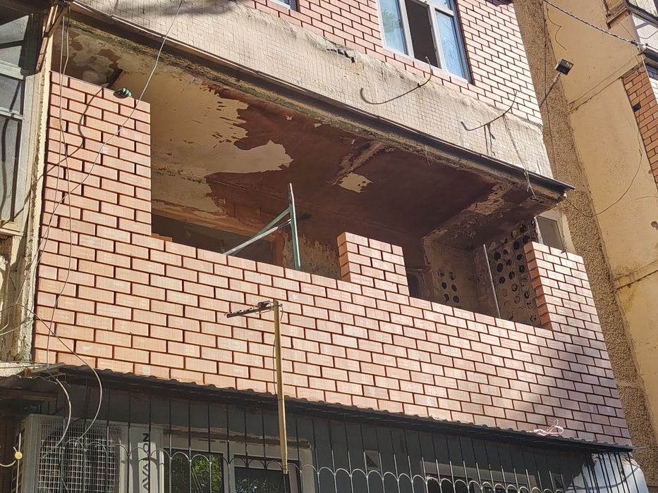 Balkonga g'isht teramiz. Kladka balkon. Керпичная кладка балконов