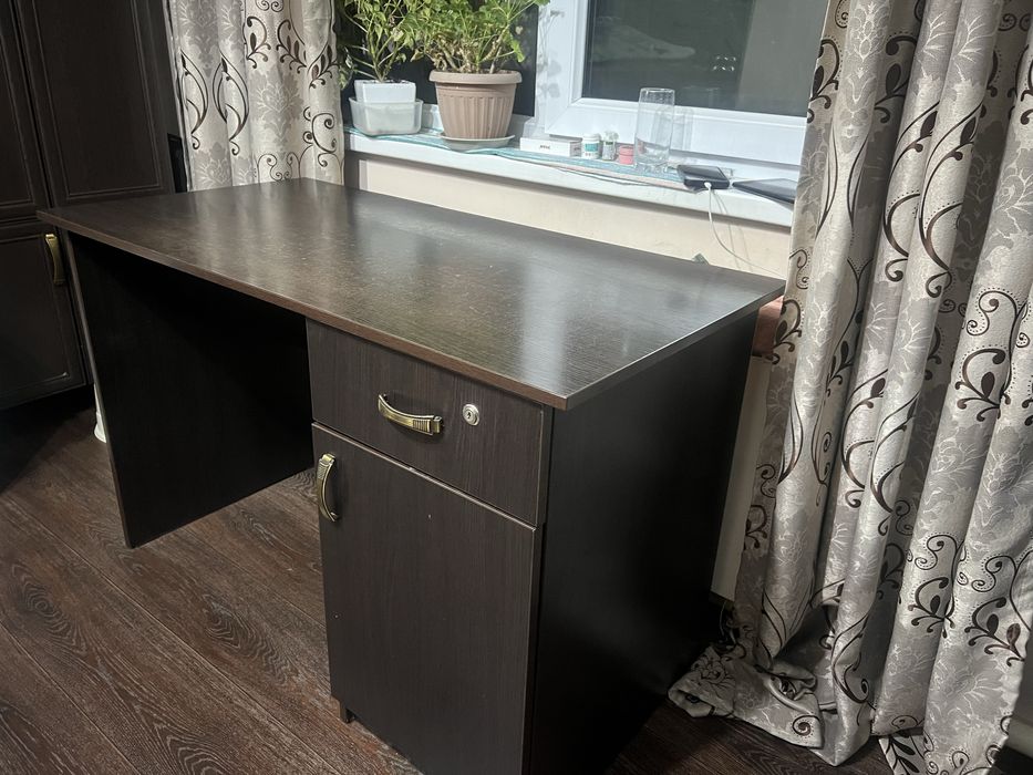 Письменный стол