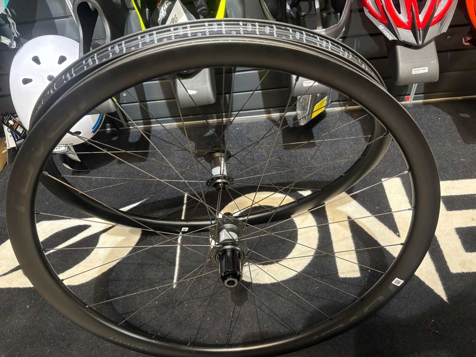 Set roti 28" gravel carbon Specialized Roval Terra C(noi)