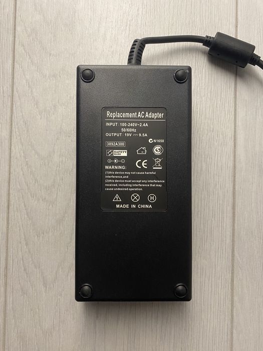 Incarcator Laptop 100-240V ~ 2.4A 50/60Hz