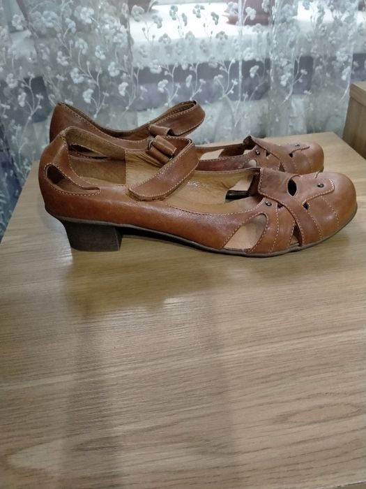 Продам женскую обувь