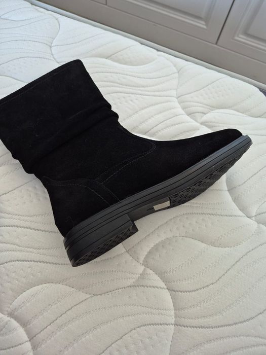 Продаю новые женские зимние сапоги