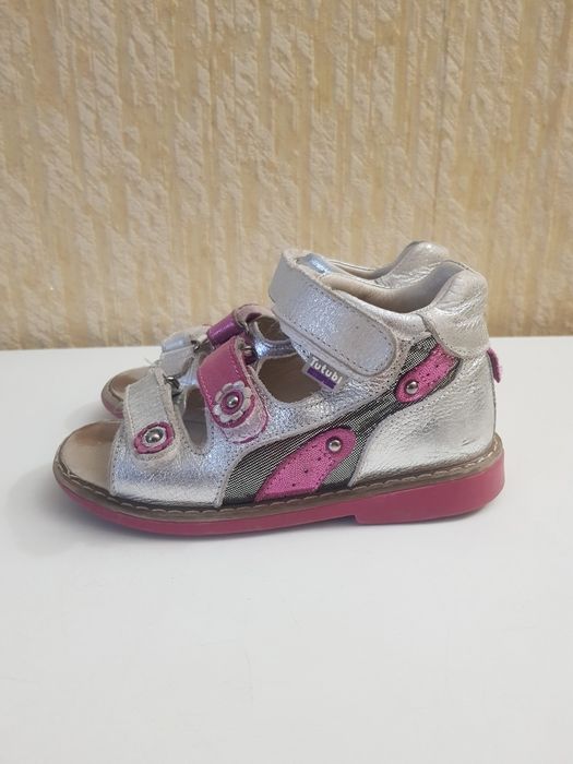 Детские ботинки, кроссовки, сандали.