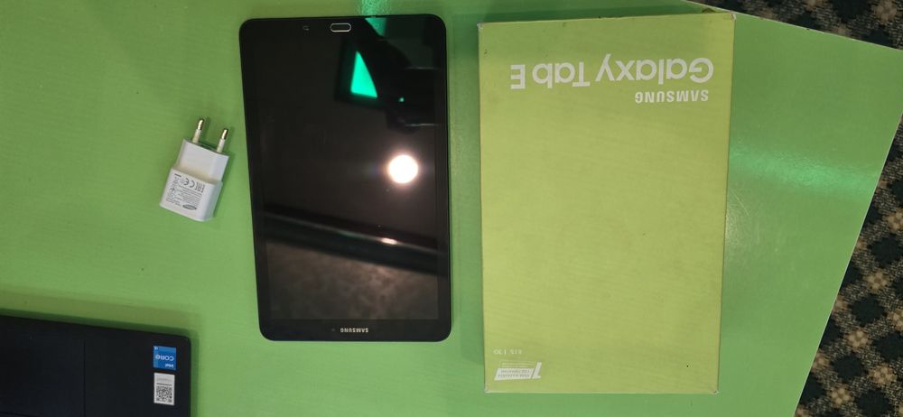 Samsung galaxy tab e hamma joyi ideal kup ishlatil.agan