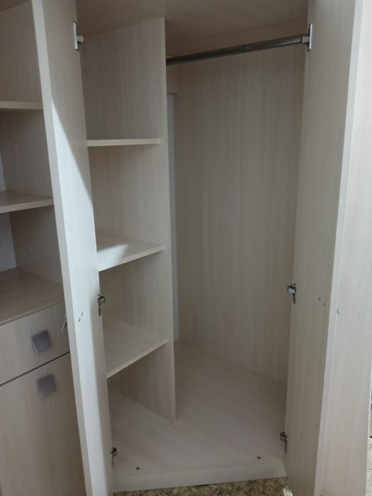 Шкаф, кровать, стол 3/1