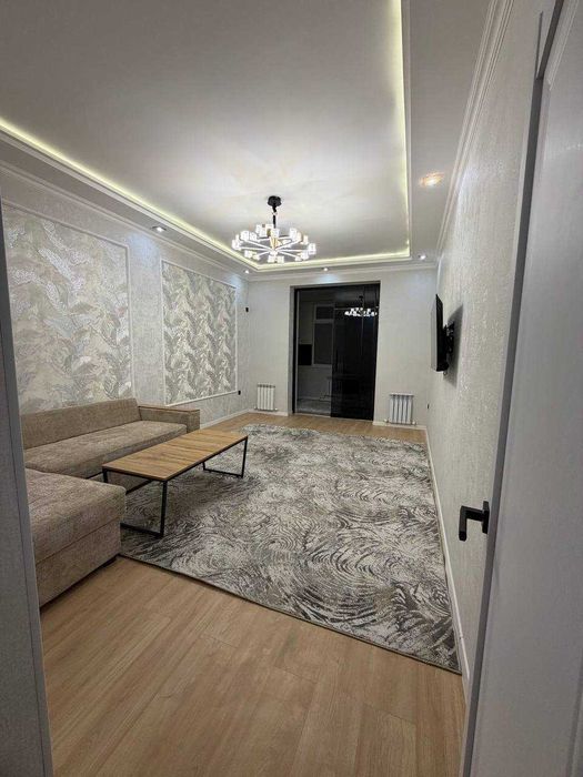 Продается квартира в Яшнабадском районе Новострой Иззат 2-х ком 1-этаж