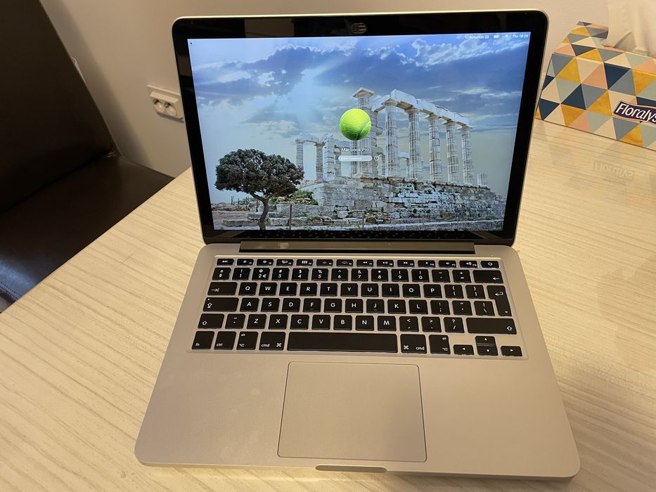 Macbook Pro 13 inch retina  2015 16gb ram