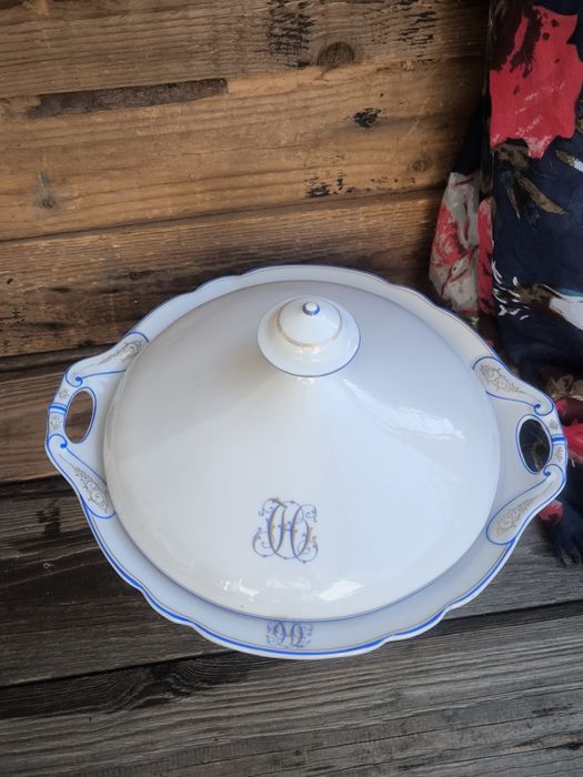 Комплект съдове за сервиране