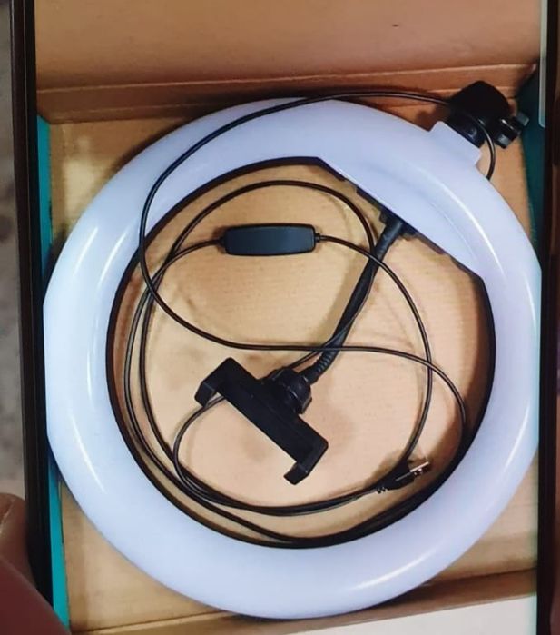 Лампа с штативом новая 28см диаметр