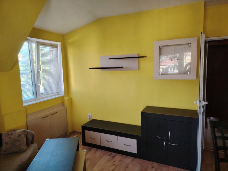 Дава се под наем Тристаен апартамент в Пловдив, Център - 82 кв.м за 510 € - Снимка #2