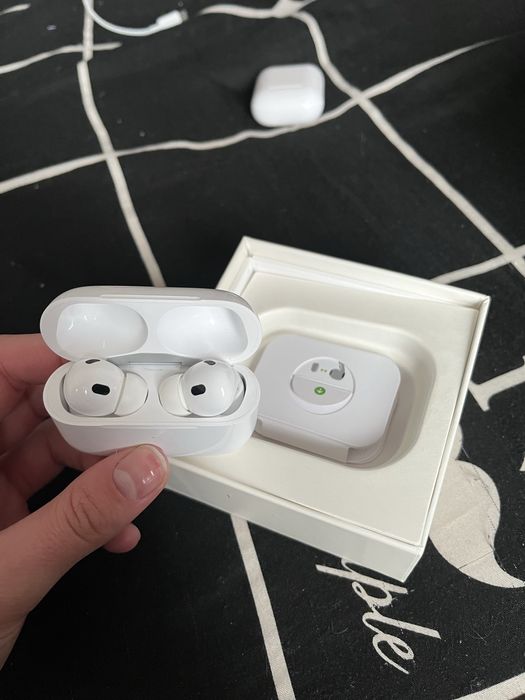 AirPods2 продаются