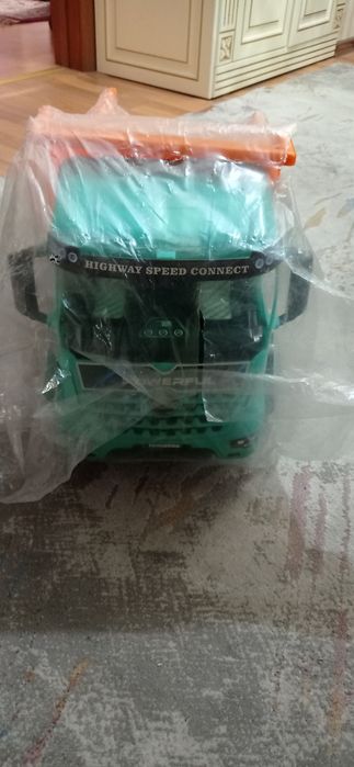 Игрушечный КАМАЗ