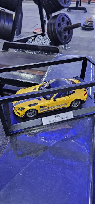 Продается модель авто мерседес масштаб 1:18