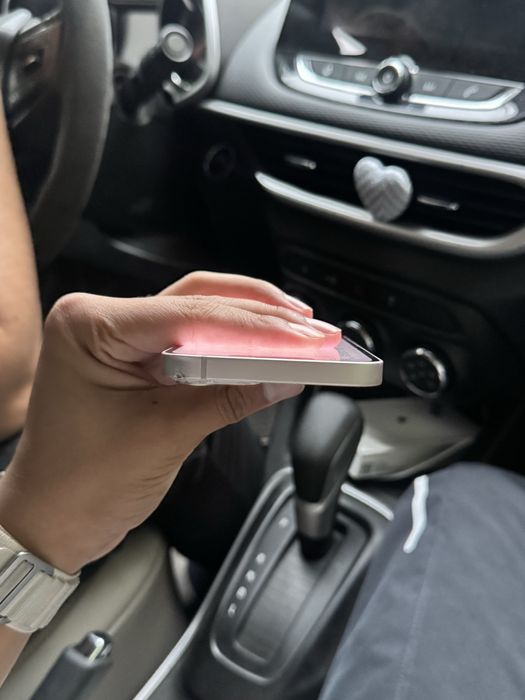 iPhone 13 bez imei