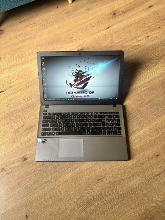 Asus Gaming• i7-6700HQ• SSD 512• 12gb ram DDR4• Nvidia GTX