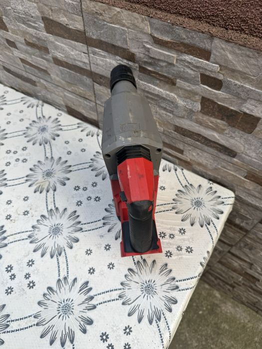 Акумулаторен безчетков перфоратор Milwaukee M18