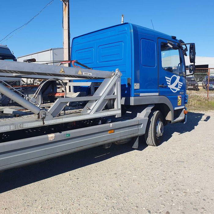 Transportor auto Mercedes Atego cu structura transport auto