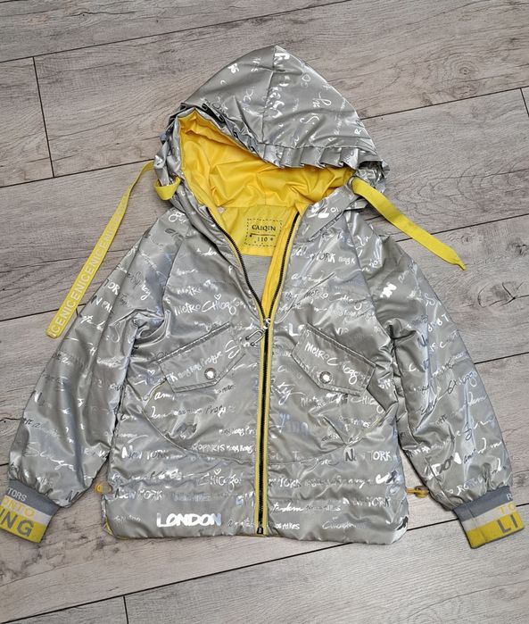 Курточки на девочку