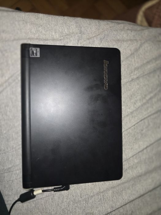 Netbook Lenovo IdeaPad S10e (Model 4068) + Încărcător + Geantă + Licență Windows XP