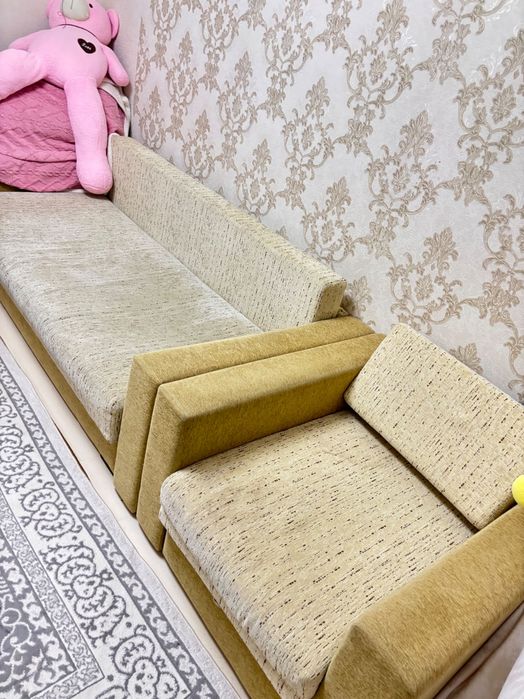 Диван большой с креслом