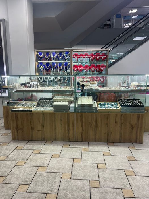 стеклянные витрины для островка